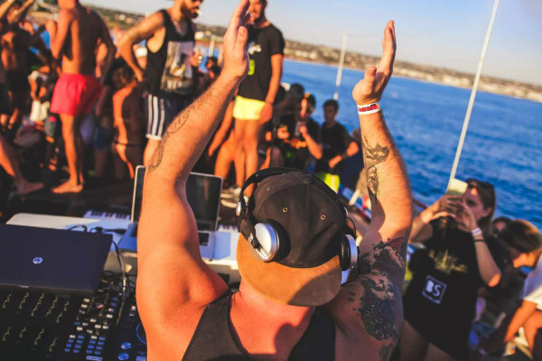 Boat Party al Tramonto nelle acque del Salento con Drink